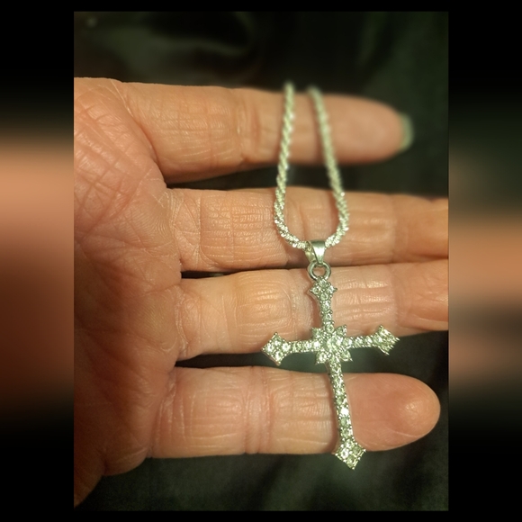 Jewelry - Elegant Silver Cross Pendant Necklace